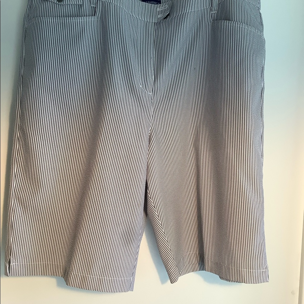 NWOT Ladies Sz 16 Gray/White Striped Golf Shorts